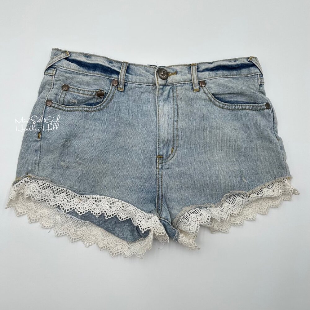 Free People Lightly Distressed Floral Lace Trim Denim Shorts Size 28
